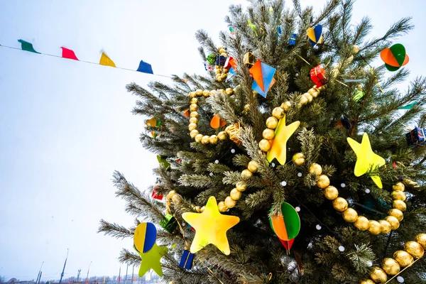 Árbol Navidad Patio Escuela Invierno Afuera — Foto de Stock