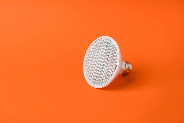 Led Lampe Leuchtdioden Auf Isoliertem Orangefarbenen Hintergrund — Stockfoto