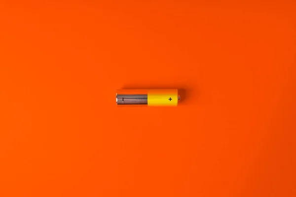 Κίτρινες Αλκαλικές Μπαταρίες Πορτοκαλί Φόντο Δημοφιλές Μέγεθος Μπαταρίας Αντιγραφή Του — Φωτογραφία Αρχείου