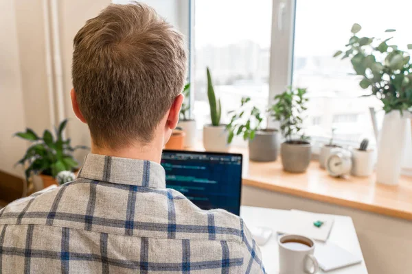 Nahaufnahme Codierung Auf Dem Bildschirm Menschenhände Codierung Und Programmierung Auf — Stockfoto