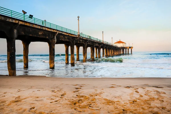 Manhattan Beach Pier Mit Meereswellen Los Angeles Kalifornien — Stockfoto