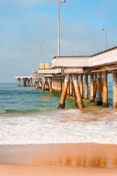 Venedigs Strandbrygga Med Havsvågor Los Angeles Vacker Vykortsutsikt — Stockfoto