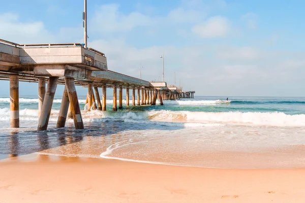 Venedigs Strandbrygga Med Havsvågor Los Angeles Vacker Vykortsutsikt — Stockfoto