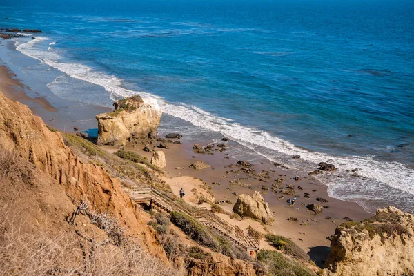 马塔多海滩 美丽的风景 岩石和大海映衬蓝天 加利福尼亚 — 图库照片