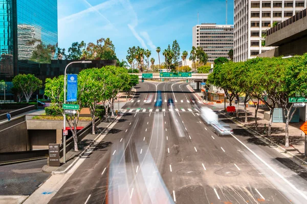 Trafik Vägen Centrala Los Angeles Fotografering Vid Lång Exponering Eftermiddagen — Stockfoto