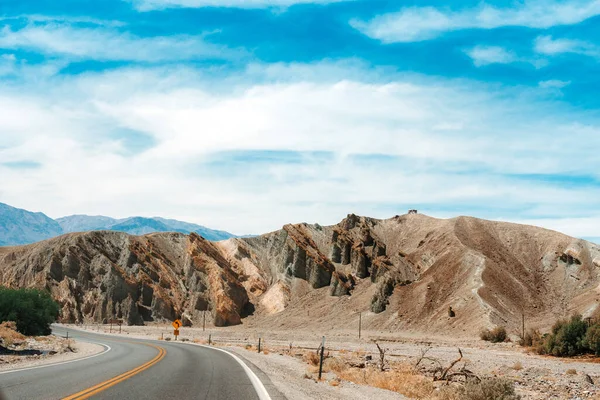 死の谷の風景空の道 アメリカ — ストック写真