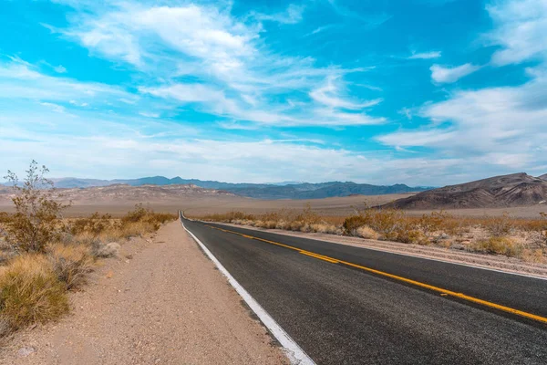Landschaftlich Leere Straße Death Valley Usa — Stockfoto