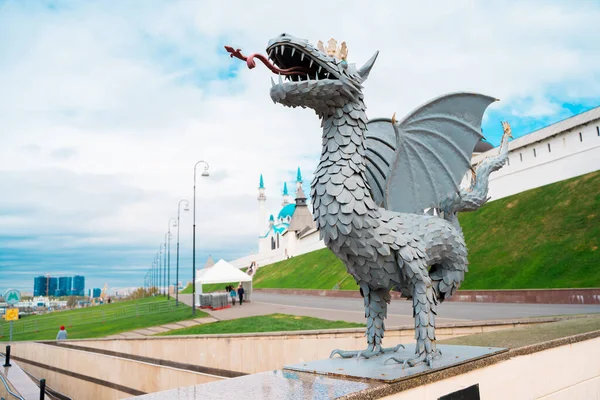 Drakskulptur Bakgrunden Moské Kazan Ryssland — Stockfoto