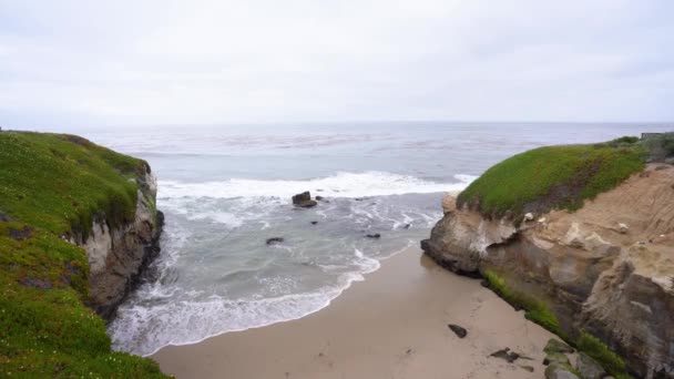 Video Krásný Výhled Oceán Mys Kameny Kalifornii Horní Pohled — Stock video
