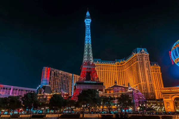 Panorama Ulicy Hotelami Las Vegas Mnóstwo Jasnych Świateł Samochodów Budynków — Zdjęcie stockowe