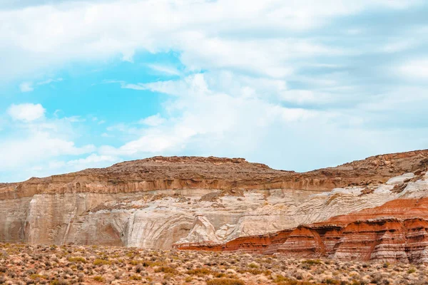 美丽的自然景观 在美国亚利桑那州和犹他州边境有红色的岩石 — 图库照片