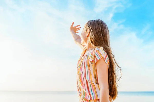 Little Girl Waves Her Hand Blue Sky Passing Plane Greeting — Stock Photo, Image