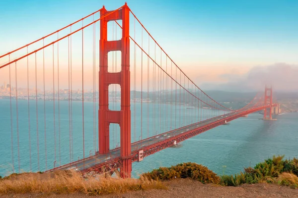 Vista Incrível Famosa Ponte Red Golden Gate Colorido Céu Pôr — Fotografia de Stock