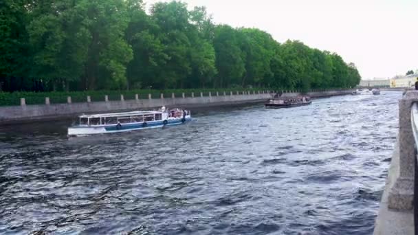 Vídeo Paseos Barco Barcos Motor Barcos Ríos Canales Verano Viajar — Vídeo de stock