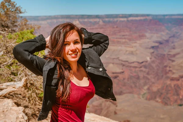 Kobieta Szczęśliwa Turystka Grand Canyon Arizona — Zdjęcie stockowe