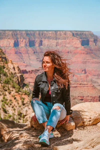Kobieta Szczęśliwa Turystka Grand Canyon Arizona — Zdjęcie stockowe