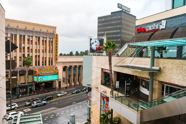 할리우드의 거리들 구름낀 로스앤젤레스의 명예의 거리에 있습니다 로스앤젤레스 Apr 2021 — 스톡 사진