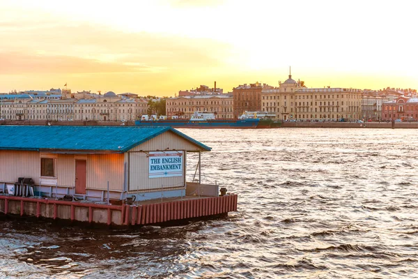 Jetée Sur Rivière Saint Pétersbourg Coucher Soleil Beau Panorama Saint — Photo