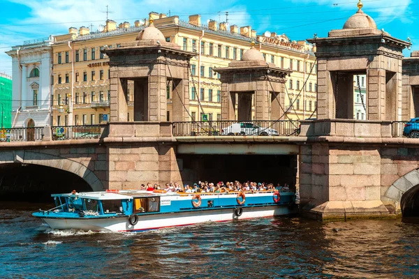 Panorama Ville Saint Pétersbourg Été Tours Bateau Touristique Sur Rivière — Photo