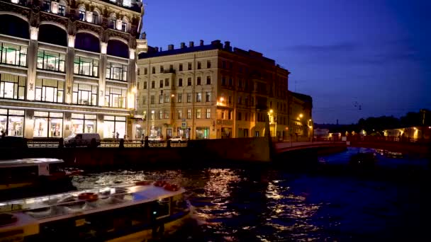 Vidéo Les Bateaux Tourisme Naviguent Dans Les Canaux Nuit Saint — Video