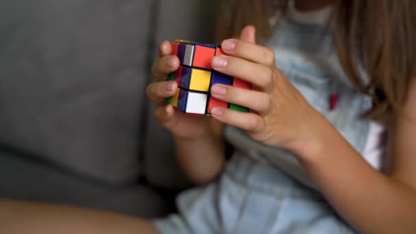 Video Little Girl Child Playing Rubik Cube — Video Stock
