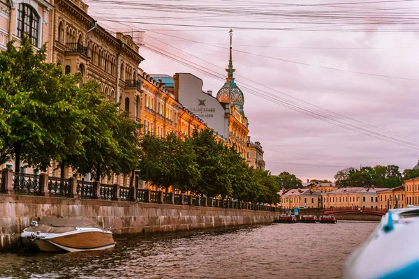 Beau Bâtiment Historique Près Pont Rouge Sur Remblai Saint Pétersbourg — Photo