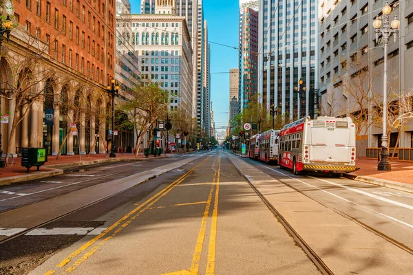 Vista Incrível Uma Rua Inclinada São Francisco Fotografada Meio Das — Fotografia de Stock