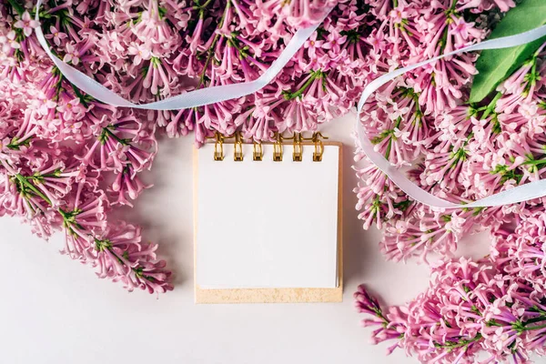 Beautiful Floral Composition Empty Paper Notepad Text Floral Spring Background — Zdjęcie stockowe