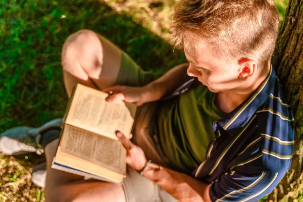 Young Man Sitting Tree Reading Book Green Summer Park Sunset — Foto Stock