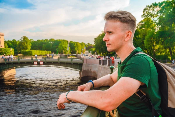 Young Man Walks Embankment Center Petersburg Summer — Stockfoto