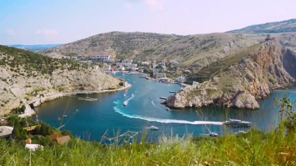 Видео Вид Яхты Лодки Бухте Балаклавы Холма Панорамное Видео Крыма — стоковое видео