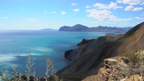 Vídeo Increíble Paisaje Con Una Vista Del Cabo Camaleón Crimea — Vídeo de stock