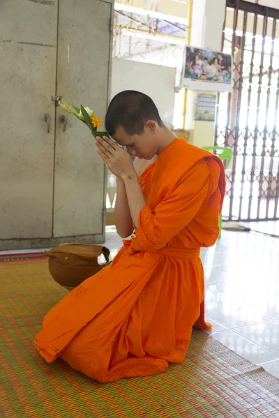 Unga thailändska munkar — Stockfoto