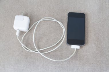 Mobil ve þarj cihazý 