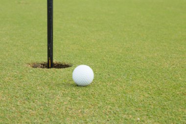 Yaz aylarında çok güzel günde yaygın olarak golf sahası 