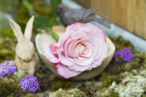 Still life with pink of rose and Rabbit ceramic plaster  beside — Stock Photo, Image