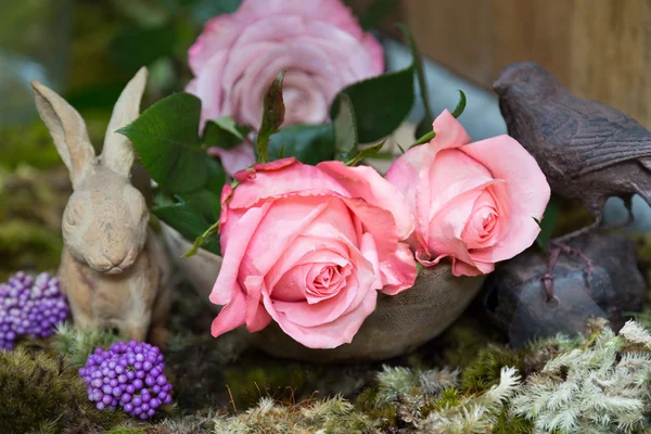 Still life with pink of rose and Rabbit ceramic plaster  beside — Stock Photo, Image