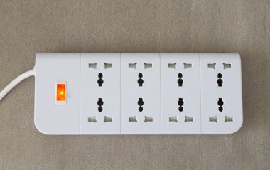 Beyaz güç kablosu çalışıyor