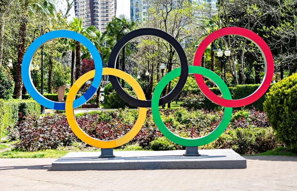 SOCHI, RUSSIA - 30.04.2021 The symbol of the Olympic sports games five-color Olympic rings in the park of the city — Stock Photo, Image
