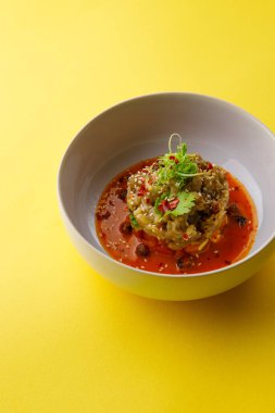 Soslu lezzetli sebzelerin yakın plan görüntüsü