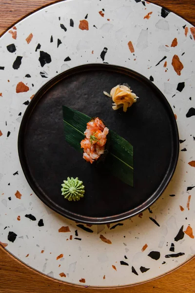 Japansk Mat Sushi Serveras Restaurangen Högkvalitativt Foto — Stockfoto