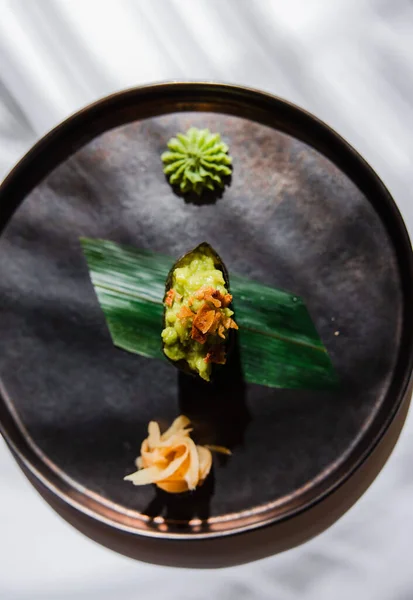 Japansk Mat Sushi Serveras Restaurangen Högkvalitativt Foto — Stockfoto