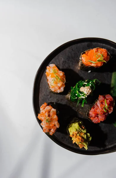 Mâncare Japoneză Sushi Servit Restaurant Fotografie Înaltă Calitate — Fotografie, imagine de stoc