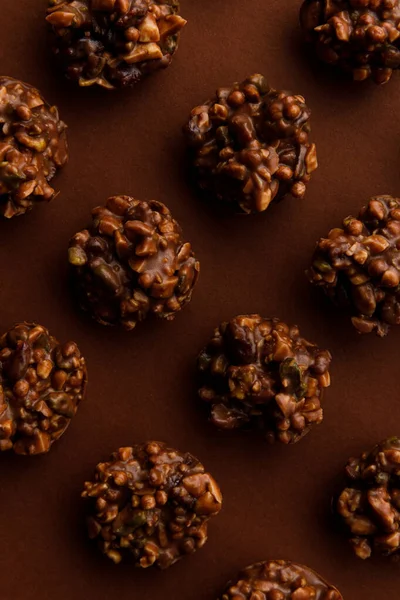 Vista Primer Plano Caramelos Chocolate Con Nueces Imágenes De Stock Sin Royalties Gratis