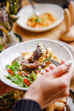 Salatalı sığır etinin yakın plan görüntüsü