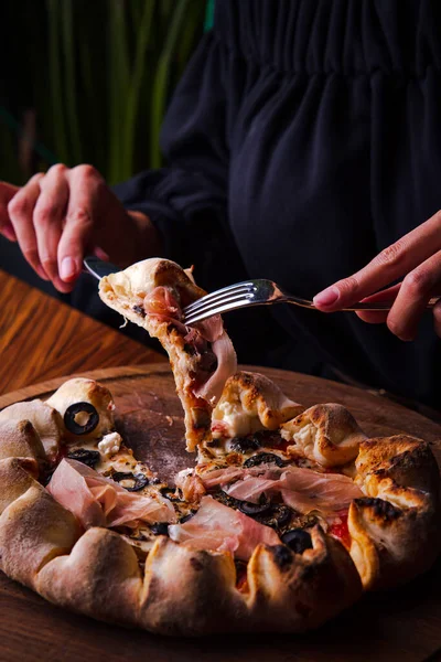Closeup View Homemade Pizza Egg Ham Cheese Mushrooms — Stok Foto