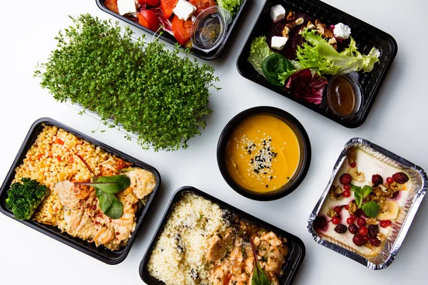 Puncak Tampilan Kotak Makan Dengan Berbagai Makanan Dan Sayuran Salad — Stok Foto