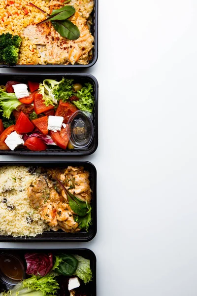 Puncak Tampilan Kotak Makan Dengan Berbagai Makanan Dan Sayuran Salad — Stok Foto