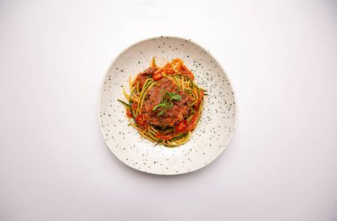 Sebzeli ve biberli spagetti manzarası