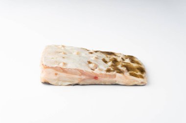 Beyaz arkaplanda izole edilmiş köpekbalığı yüzgeci görüntüsü